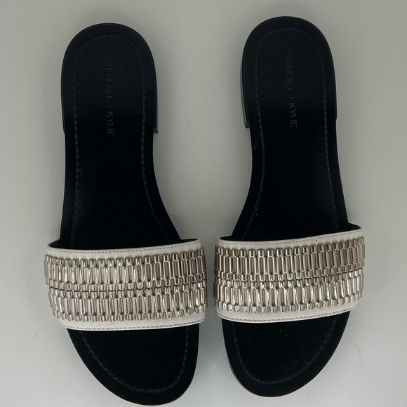 Kendall & Kylie Sandals - Picture 2 of 4